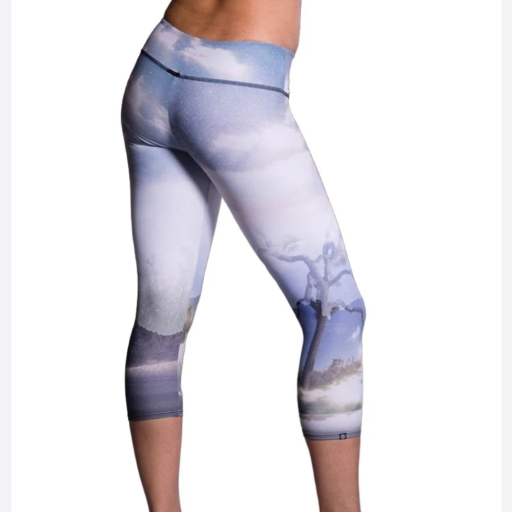 Onzie Blue and White Leggings
